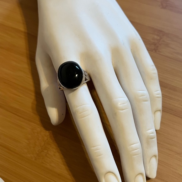 925 Sterling Silver Ring With Onyx Stone - Picture 3 of 10